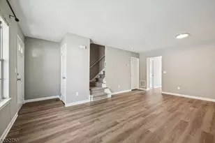 907 Wetherburn Ct, Raritan Township, NJ 08822 - Photo 11