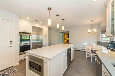 17 Longfellow Dr, Roxbury Township, NJ 07876 - Photo 9