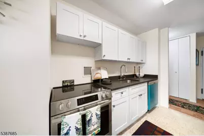7855 Boulevard East #11F, North Bergen Twp., NJ 07047 - Photo 17