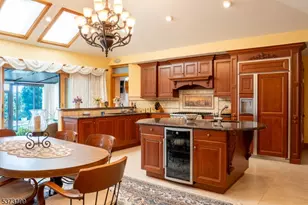 8 Lookout Point Trail, Totowa, NJ 07512 - Photo 3