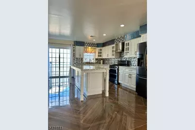 3 Harbor Front Ct, Elizabeth, NJ 07206 - Photo 3