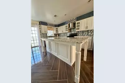 3 Harbor Front Ct, Elizabeth, NJ 07206 - Photo 5