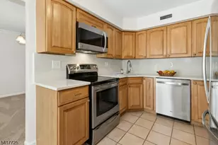 28 Wareham Ct, Scotch Plains Township, NJ 07076 - Photo 9