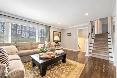 9 Oxford Dr, Livingston, NJ 07039 - Photo 3