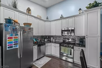 9 Ruby Ct, Franklin Township, NJ 08823 - Photo 5