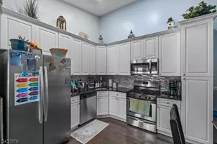 9 Ruby Ct, Franklin Township, NJ 08823 - Photo 5