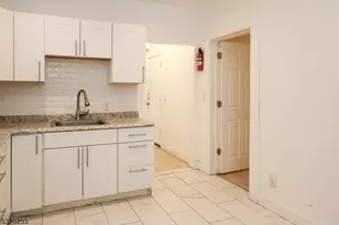 588 Argyle Ave, Orange, NJ 07050 - Photo 5