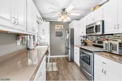 41 Kent Rd, Hampton Township, NJ 07860 - Photo 9