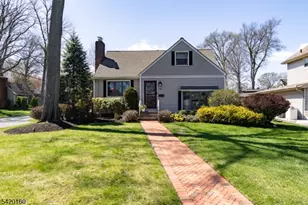 716 Center St, Garwood, NJ 07027 - Photo 1