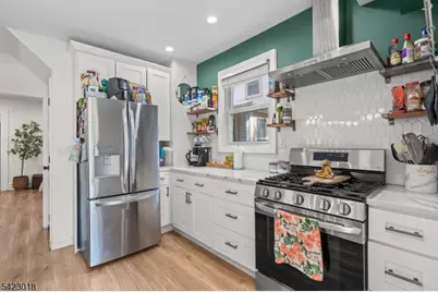 42 Richelieu Pl, Newark, NJ 07106 - Photo 9