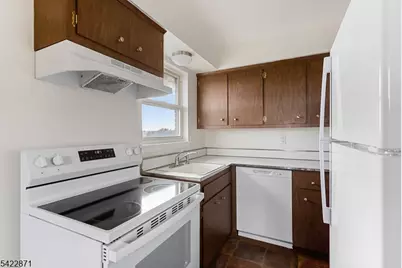 145 Arnot St Apt #4B, Lodi, NJ 07644 - Photo 9