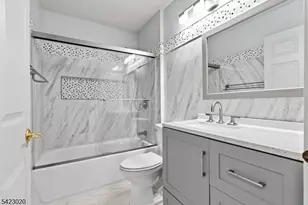 25 Chelsea Ct, Franklin Township, NJ 08823 - Photo 5