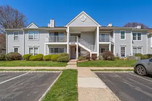 25 Chelsea Ct, Franklin Township, NJ 08823 - Photo 11