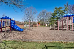 25 Chelsea Ct, Franklin Township, NJ 08823 - Photo 13