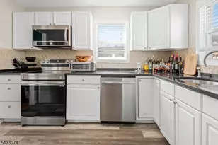 8 Navajo Ave, Parsippany, NJ 07034 - Photo 5