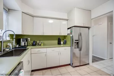 165-110 Essex Ave, Metuchen, NJ 08840 - Photo 5