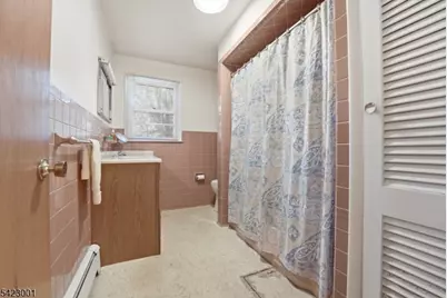 46 Shawnee Trl, Sparta Township, NJ 07871 - Photo 9