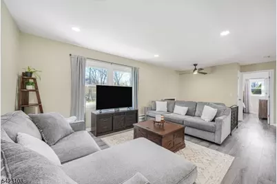 35 Zinnia Dr, Vernon Twp., NJ 07418 - Photo 5