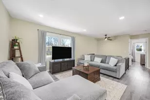 35 Zinnia Dr, Vernon Twp., NJ 07418 - Photo 5