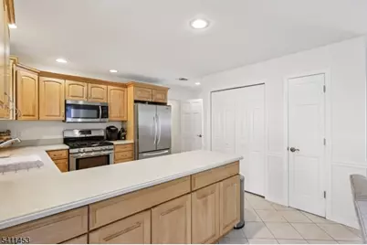 24 Manor Ln, Parsippany, NJ 07950 - Photo 9