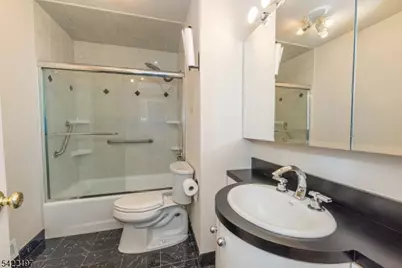 27 Viewpoint Rd, Wayne, NJ 07470 - Photo 15