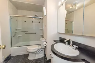 27 Viewpoint Rd, Wayne, NJ 07470 - Photo 15