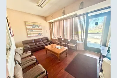 530 Bloomfield Ave, Verona, NJ 07044 - Photo 3