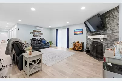 17 Fairmount Rd W, Tewksbury Township, NJ 07830 - Photo 3