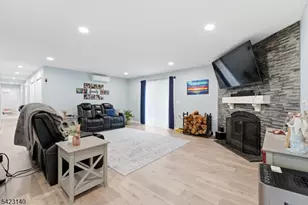 17 Fairmount Rd W, Tewksbury Township, NJ 07830 - Photo 3