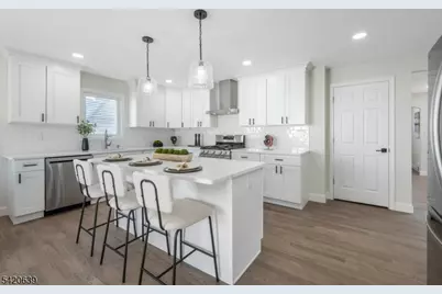 1905 Oakwood Pkwy, Union Township, NJ 07083 - Photo 9