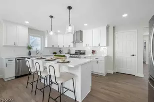 1905 Oakwood Pkwy, Union Township, NJ 07083 - Photo 9