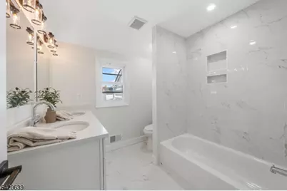 1905 Oakwood Pkwy, Union Township, NJ 07083 - Photo 21