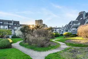 8C Cove Ln, North Bergen Twp., NJ 07047 - Photo 27