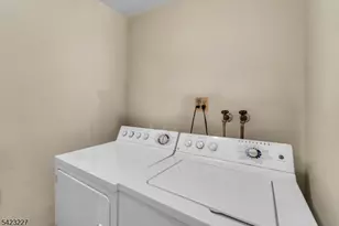 8C Cove Ln, North Bergen Twp., NJ 07047 - Photo 19