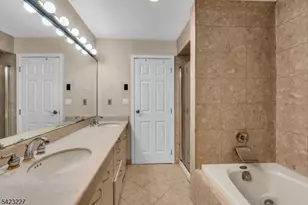 8C Cove Ln, North Bergen Twp., NJ 07047 - Photo 13