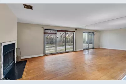 8C Cove Ln, North Bergen Twp., NJ 07047 - Photo 3