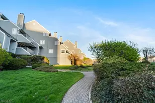 8C Cove Ln, North Bergen Twp., NJ 07047 - Photo 25