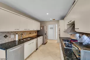 8C Cove Ln, North Bergen Twp., NJ 07047 - Photo 9