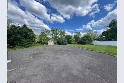 814 E 3rd St, Plainfield, NJ 07062 - Photo 5