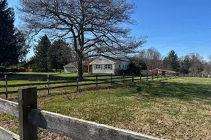 1 Scarlet Oak Rd, Tewksbury Township, NJ 07830 - Photo 1