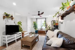 15A Parkway Village, Cranford Township, NJ 07016 - Photo 3