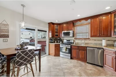 35 Bedford St, East Orange, NJ 07018 - Photo 9