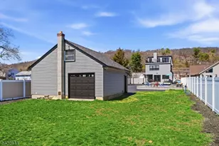 1074 Colfax Ave, Pompton Lakes, NJ 07442 - Photo 39