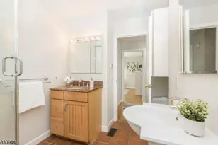 7 Evergreen Terrace, Millburn, NJ 07041 - Photo 15