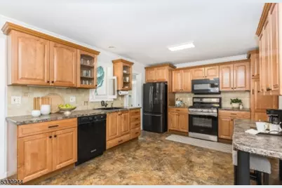 7 Evergreen Ter, Millburn, NJ 07041 - Photo 5