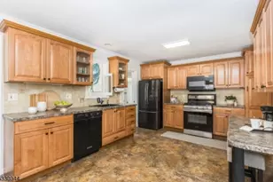 7 Evergreen Terrace, Millburn, NJ 07041 - Photo 5