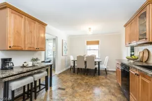 7 Evergreen Terrace, Millburn, NJ 07041 - Photo 7