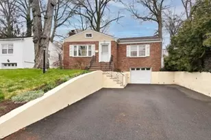 7 Evergreen Terrace, Millburn, NJ 07041 - Photo 23