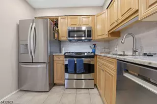 166 Sandcastle Key, Secaucus, NJ 07094 - Photo 13