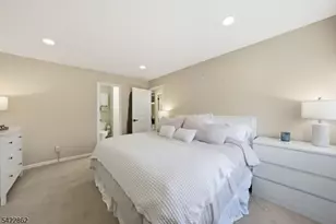 166 Sandcastle Key, Secaucus, NJ 07094 - Photo 17